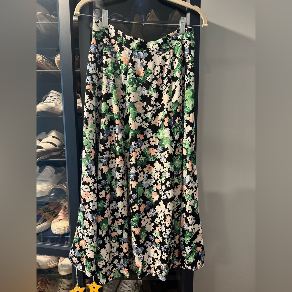 H&M Black Floral A-Line Skirt
